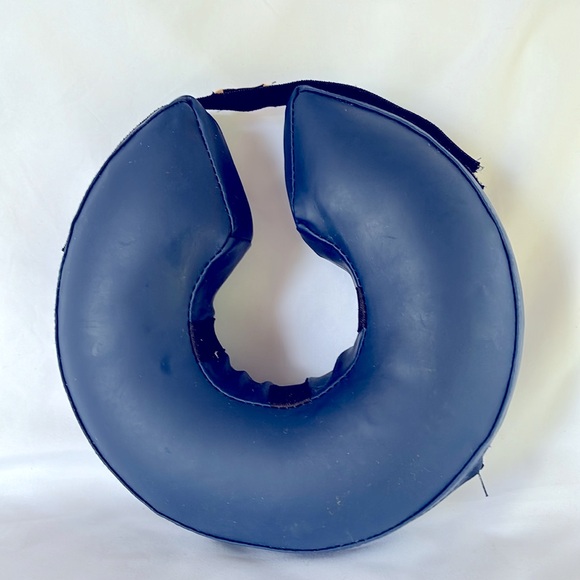 Gently Used TOTAL PET HEALTH INFLATABLE COLLAR BLUE - Picture 5 of 9